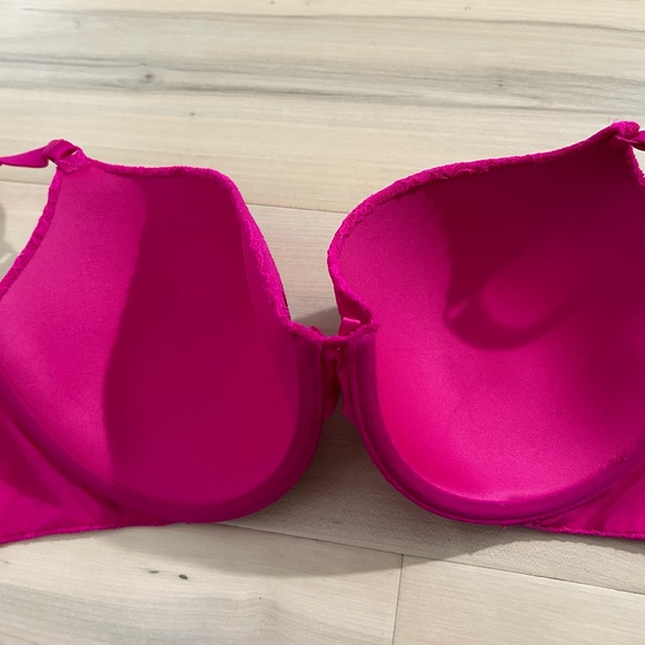 Victoria’s Secret Lace Demi Bra 34DD - Picture 10 of 15